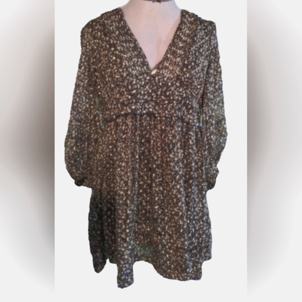 Blouse. Vintage. Urban Outfitters. With sheer sleeves.
